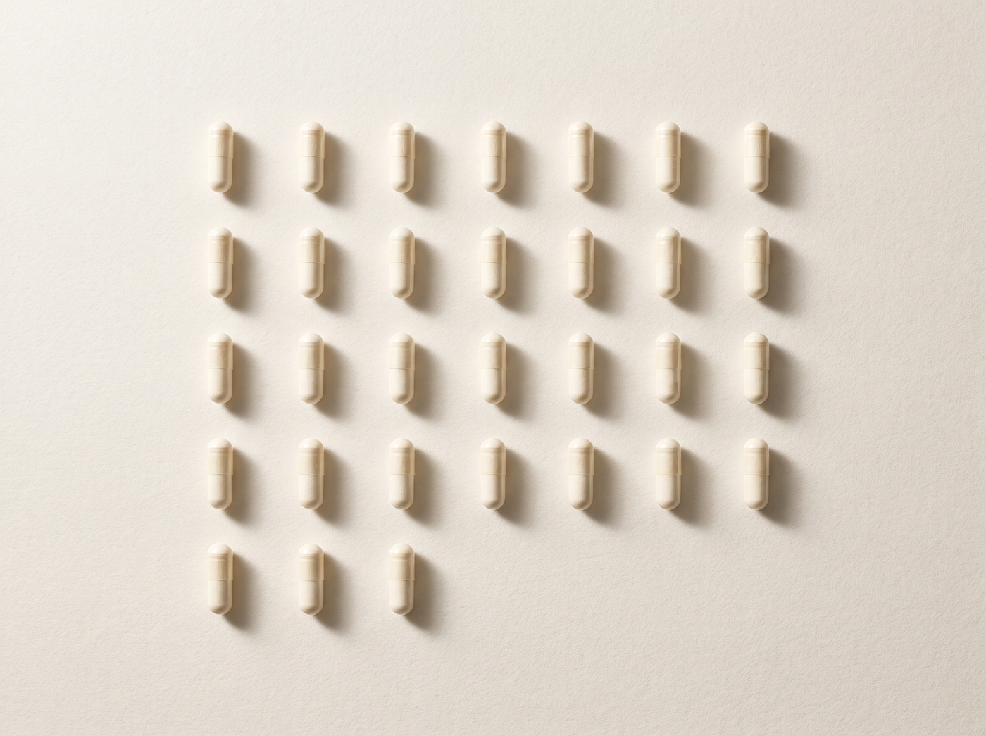 31 capsules arranged in a calendar grid